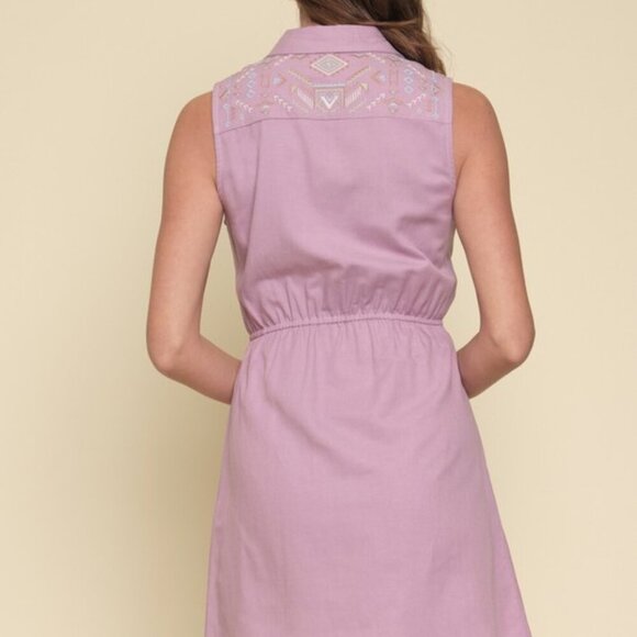 **NEW** MYSTREE EMBROIDERED BUTTON DOWN SHIRT DRESS - Picture 3 of 6